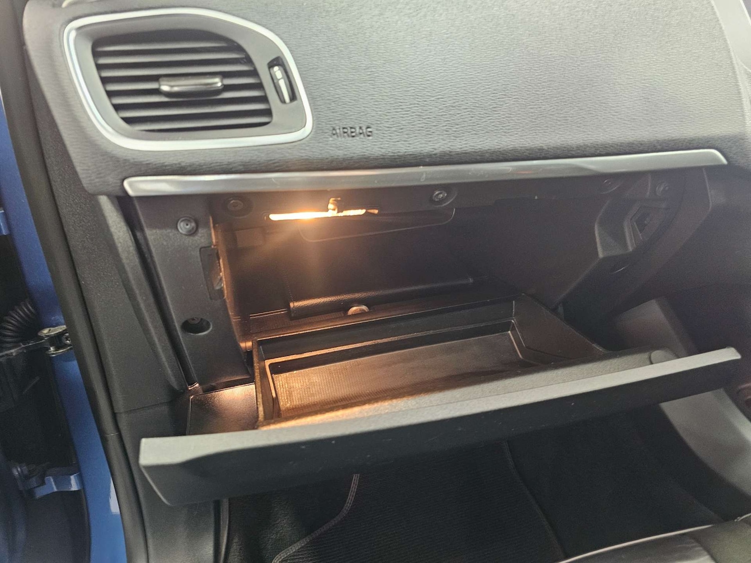 Used Volvo V40 2017 for sale - 78143865: Photo 82