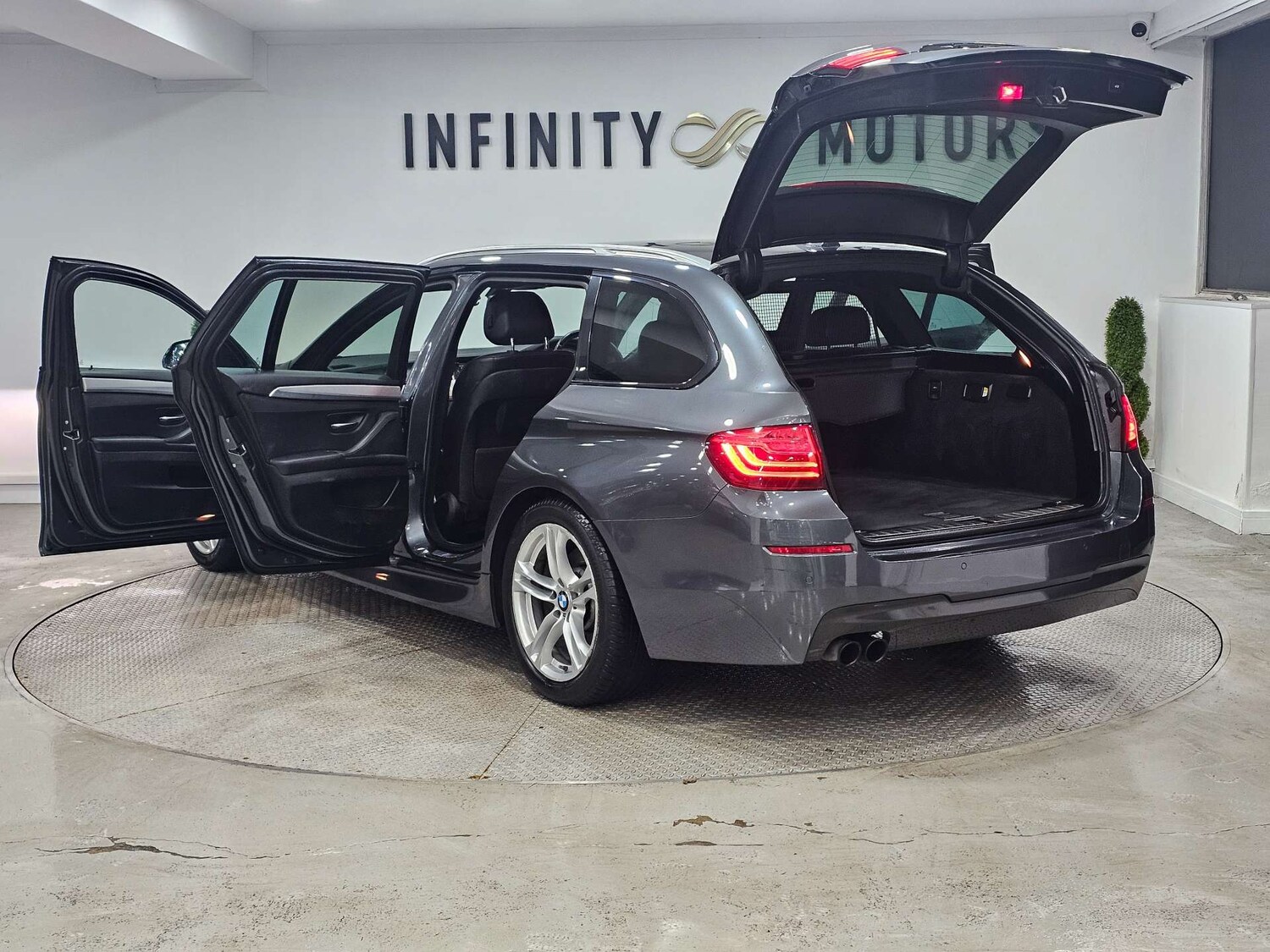 Used BMW 5 Series 2017 for sale - 77688288: Photo 41