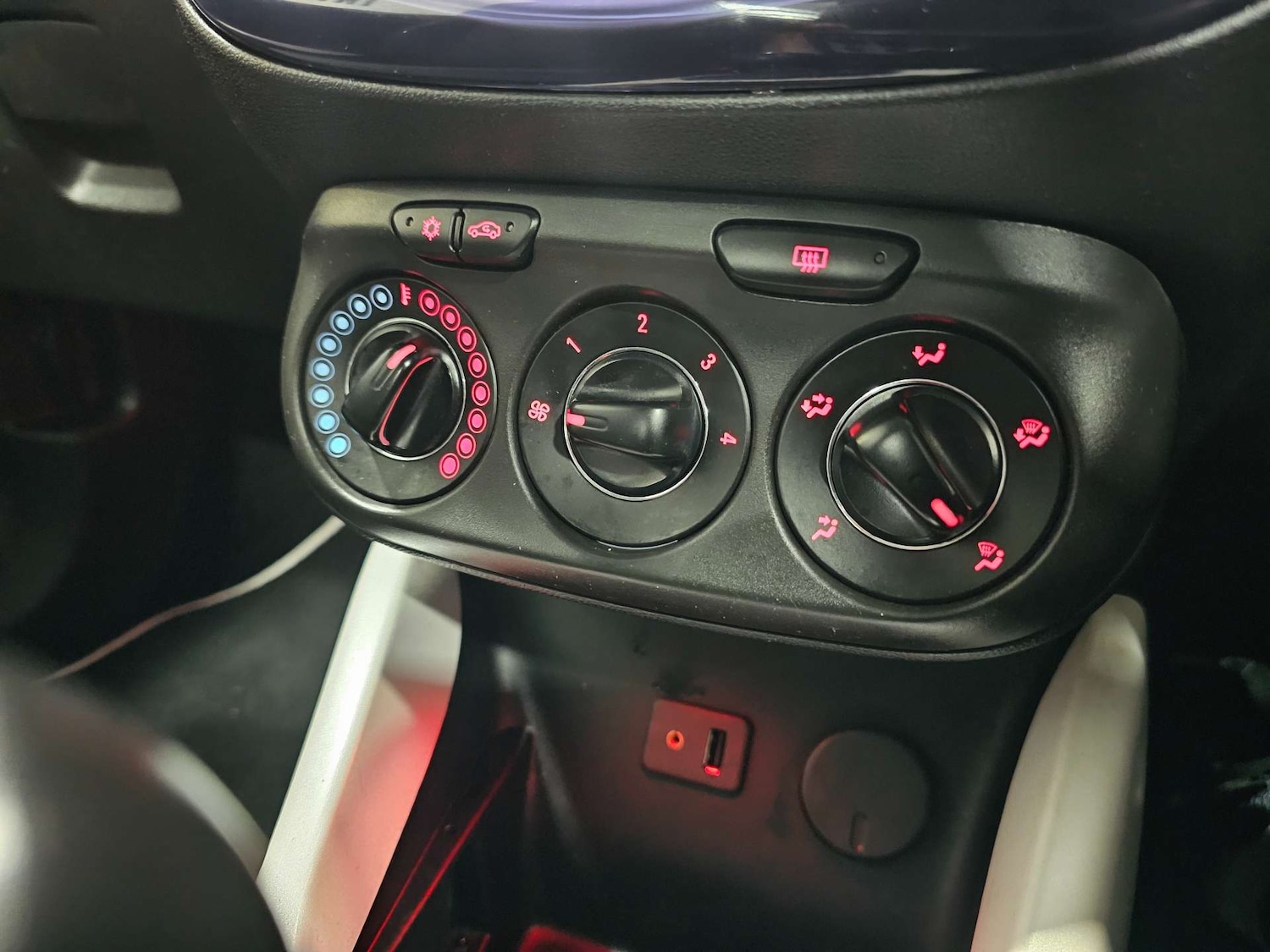 Used Vauxhall ADAM 2013 for sale - 77482432: Photo 13