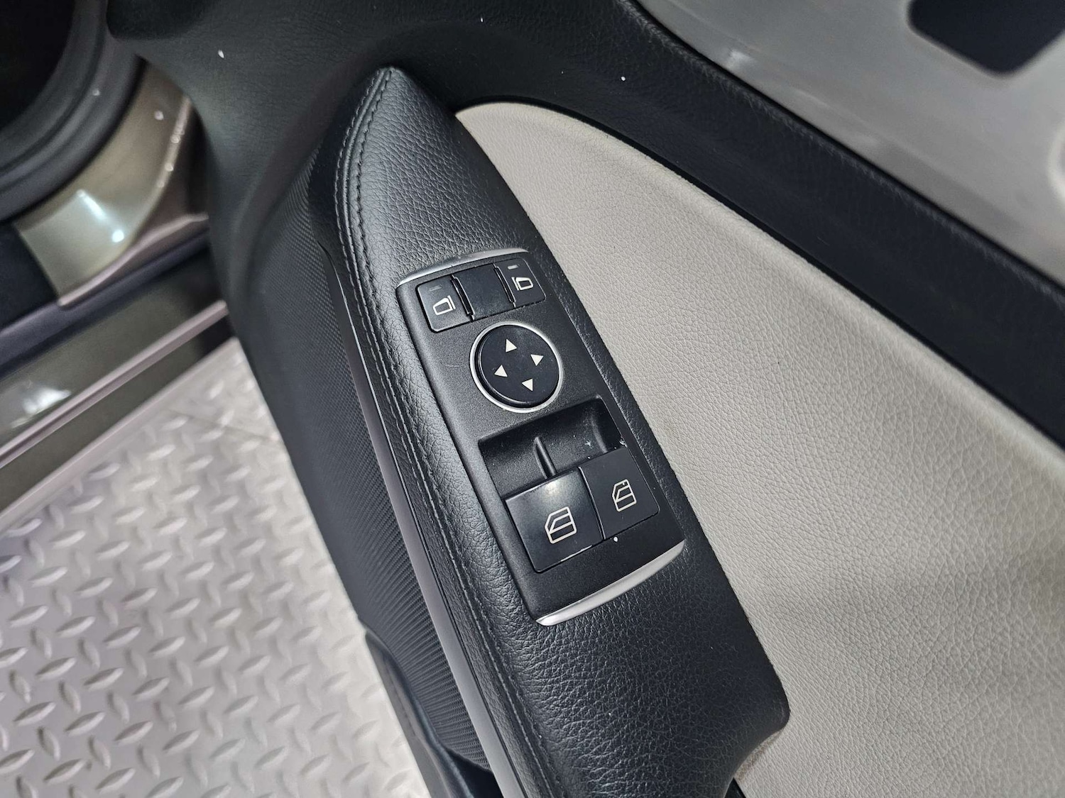 Used Mercedes-Benz SLK 2012 for sale - 78190073: Photo 55