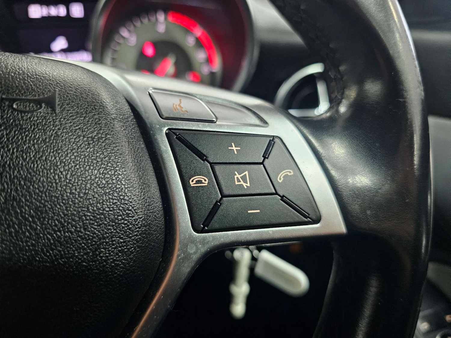 Used Mercedes-Benz SLK 2012 for sale - 78190073: Photo 59