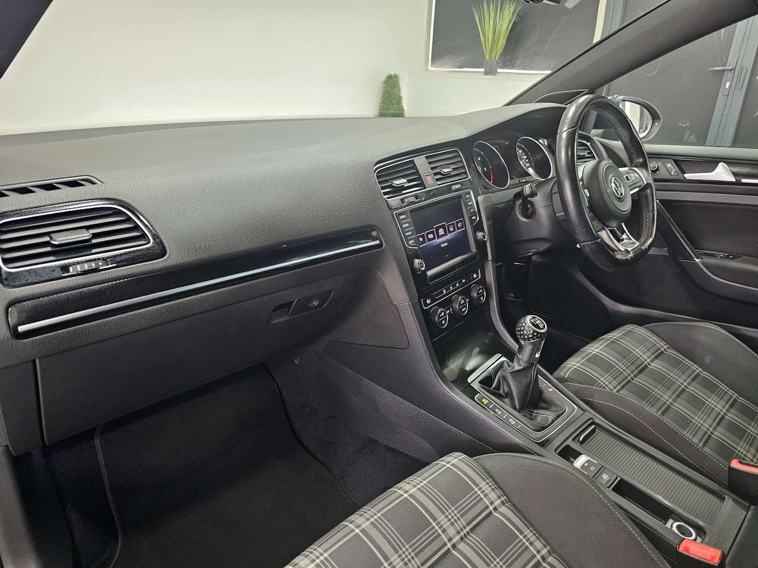 Used Volkswagen Golf 2014 for sale - 77638757: Photo 97