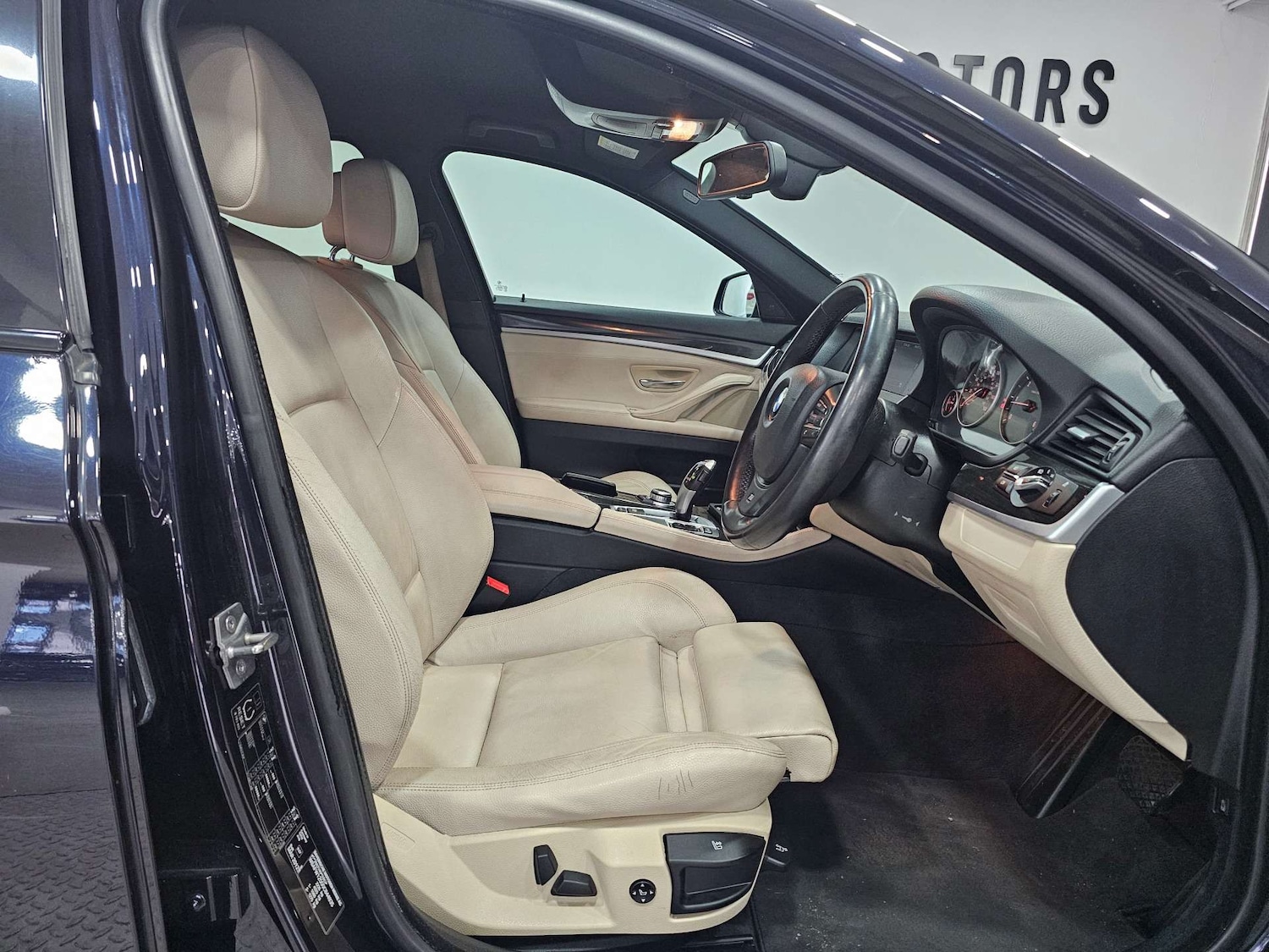 Used BMW 5 Series 2012 for sale - 77135713: Photo 3