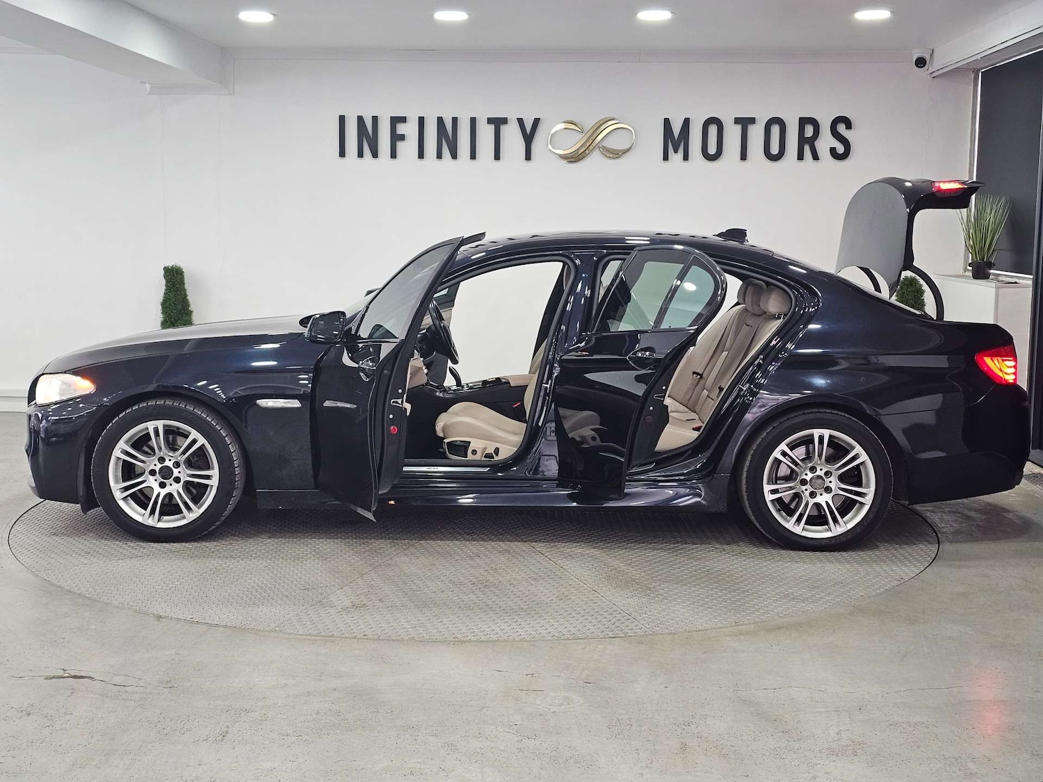 Used BMW 5 Series 2012 for sale - 77135713: Photo 32