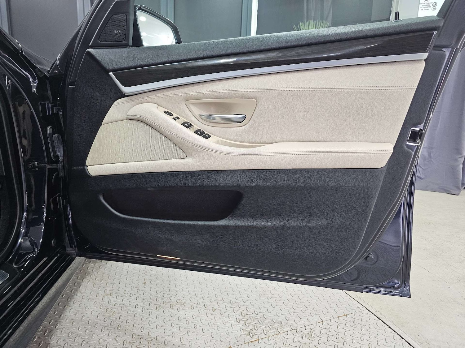 Used BMW 5 Series 2012 for sale - 77135713: Photo 44