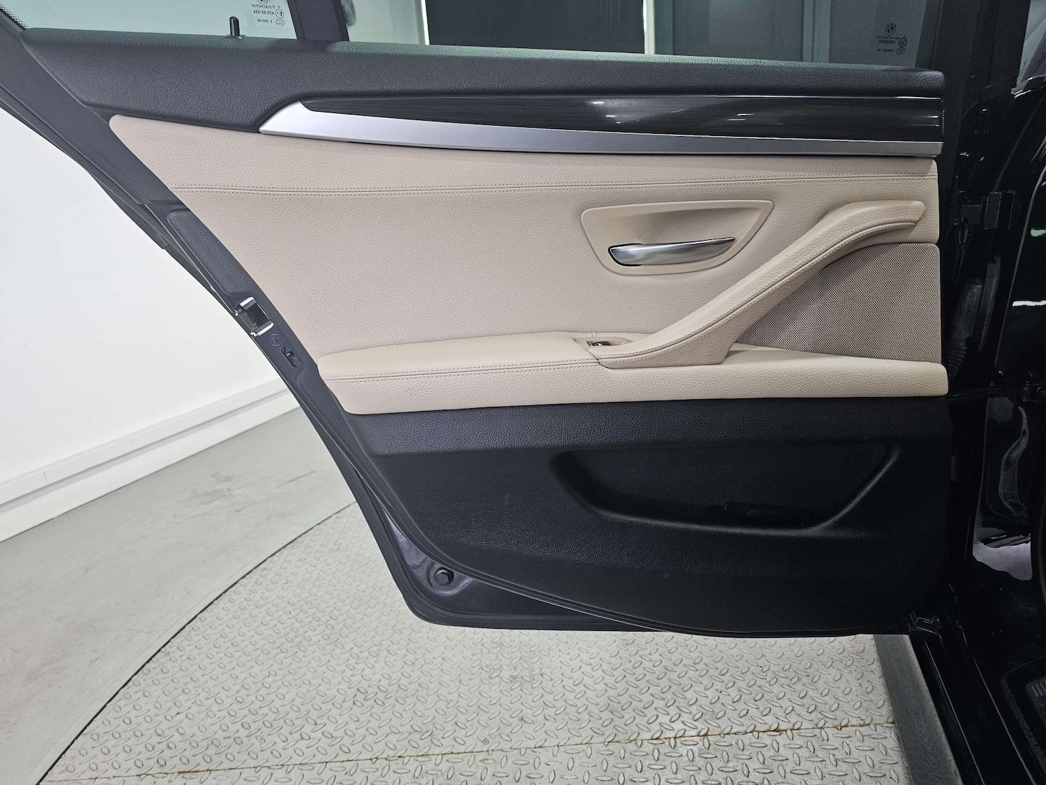 Used BMW 5 Series 2012 for sale - 77135713: Photo 77