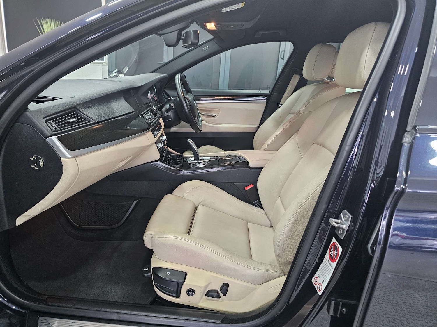 Used BMW 5 Series 2012 for sale - 77135713: Photo 91