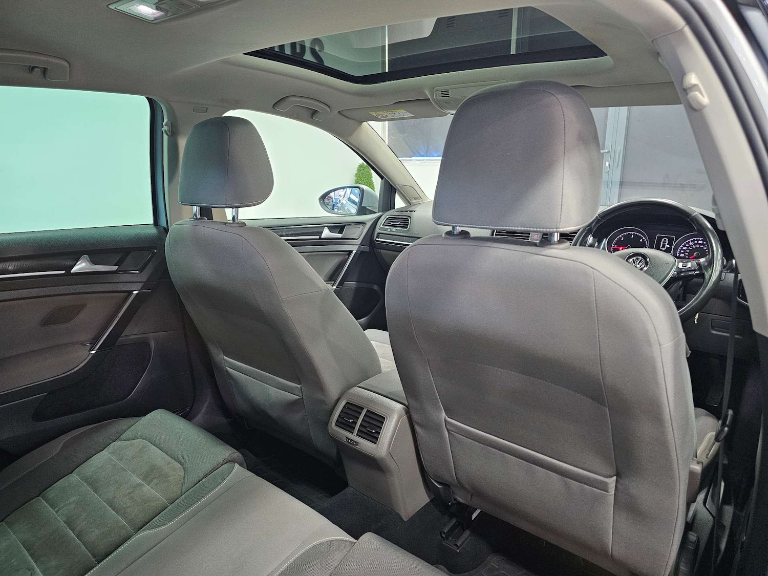 Used Volkswagen Golf 2015 for sale - 77151110: Photo 79