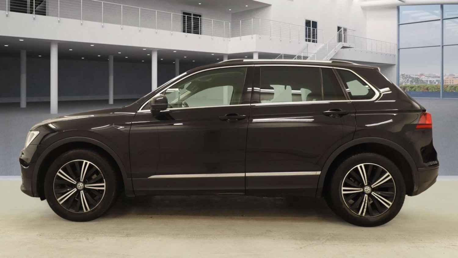 Used Volkswagen Tiguan 2017 for sale - 77643179: Photo 8