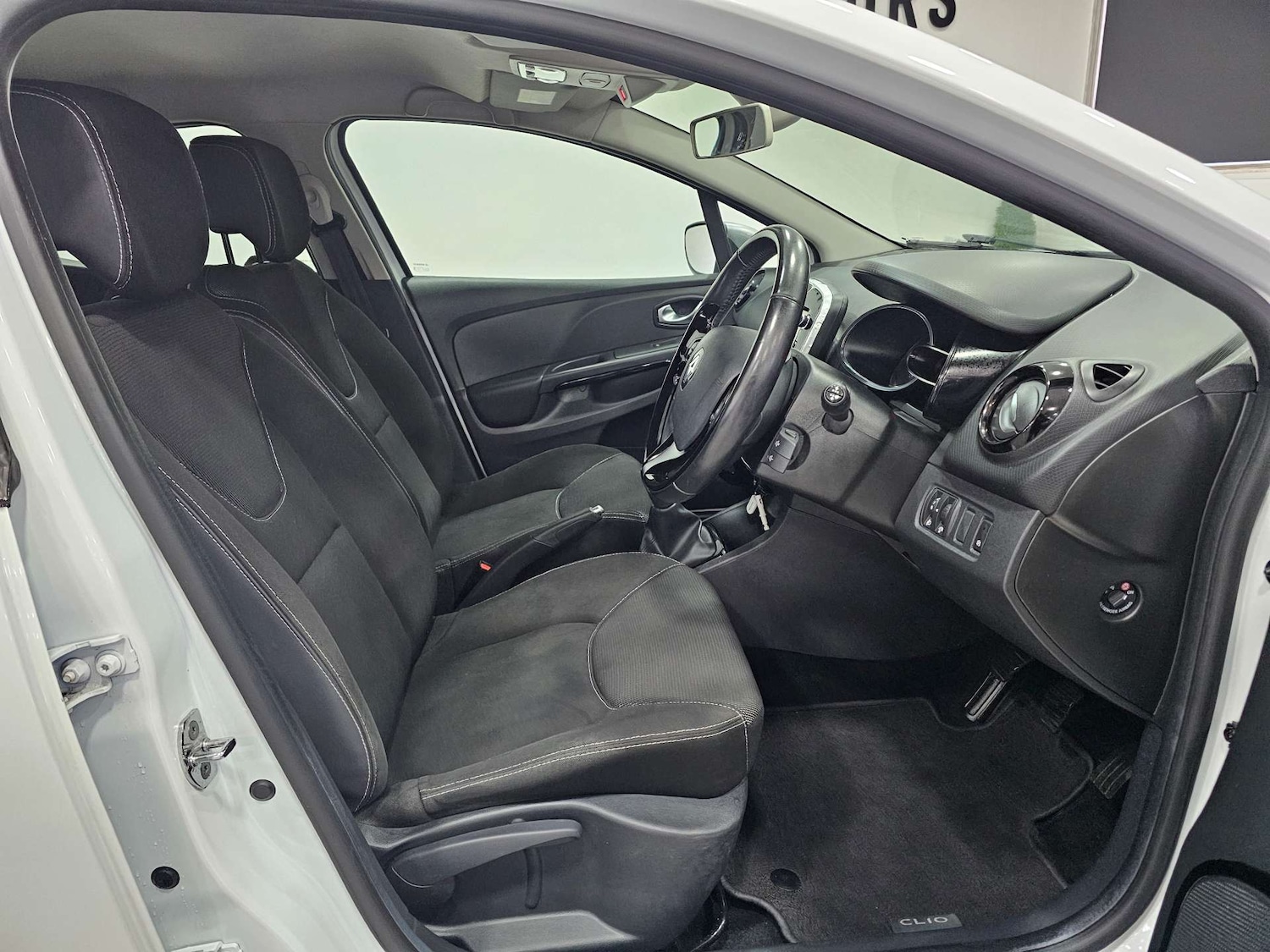 Used Renault Clio 2016 for sale - 77542688: Photo 3