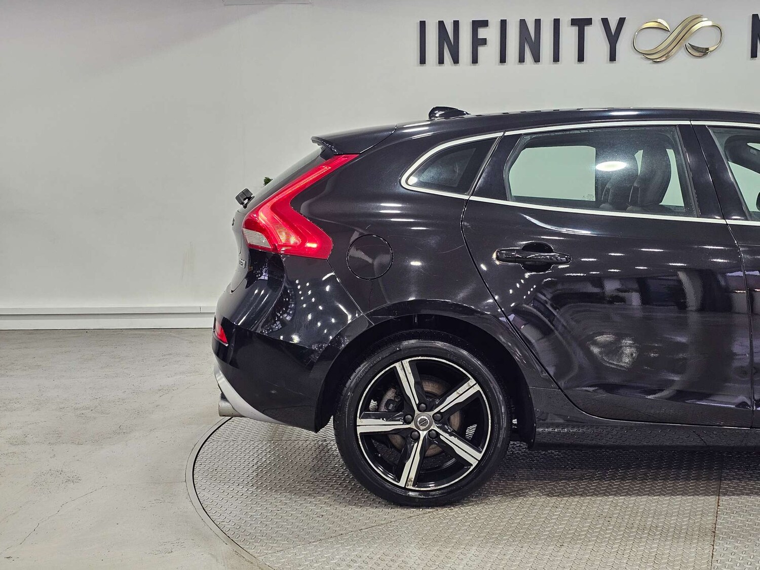 Used Volvo V40 2017 for sale - 77417621: Photo 36