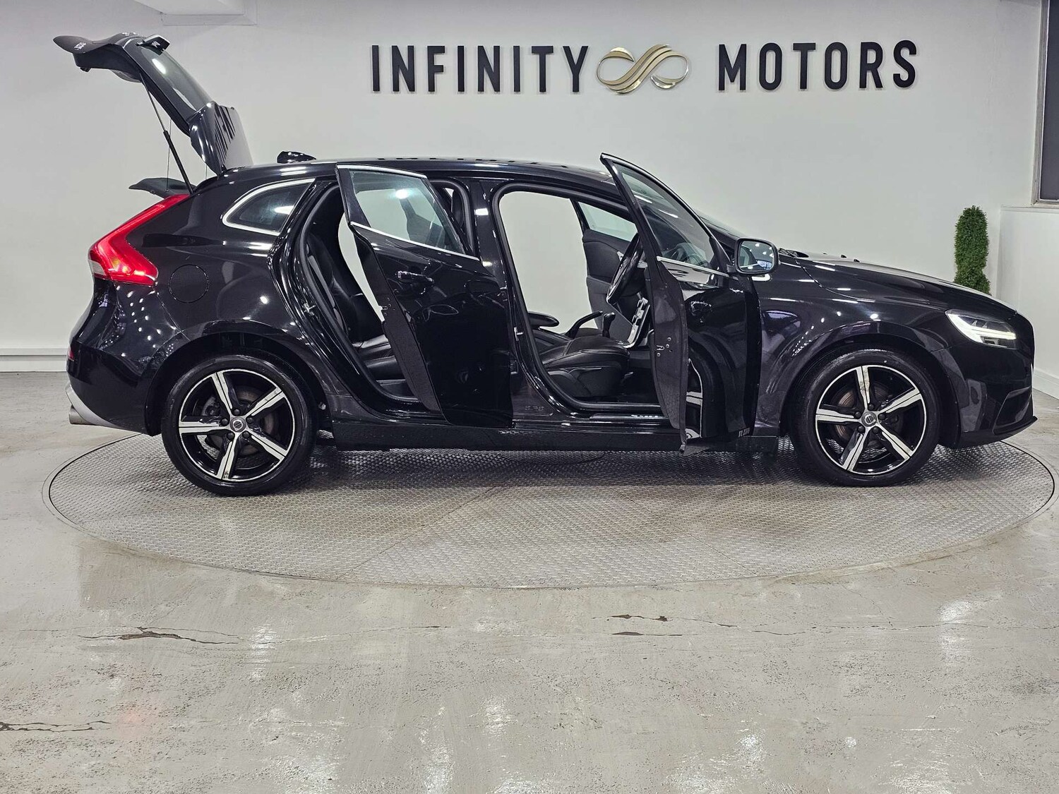 Used Volvo V40 2017 for sale - 77417621: Photo 41