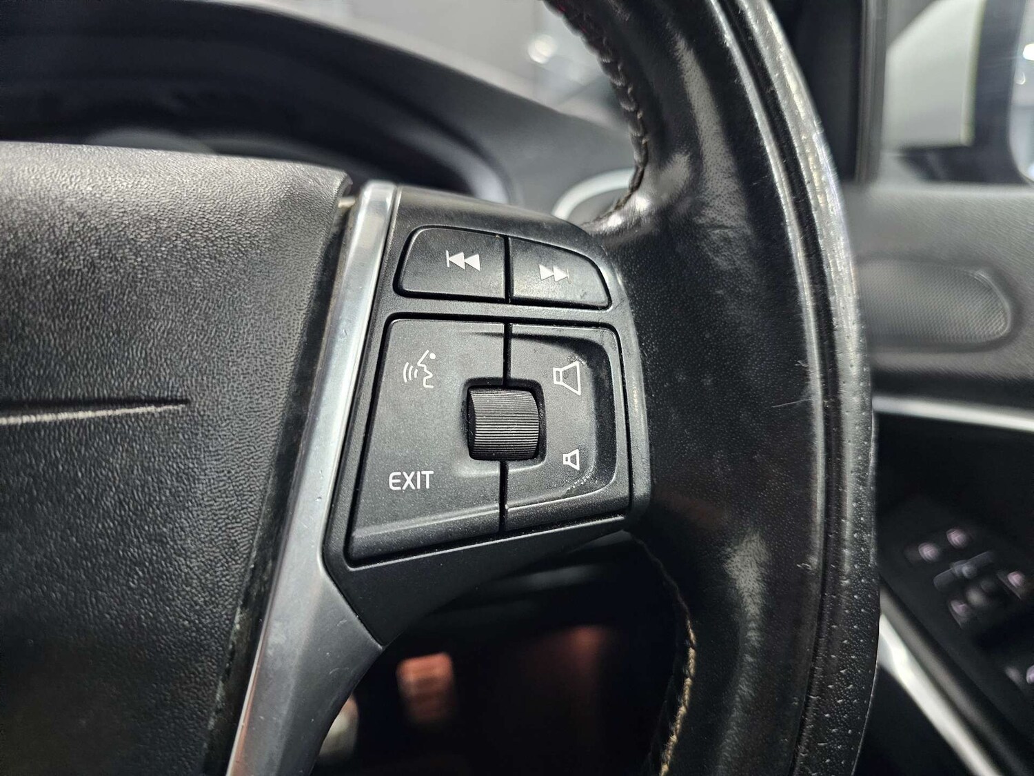 Used Volvo V40 2017 for sale - 77417621: Photo 55