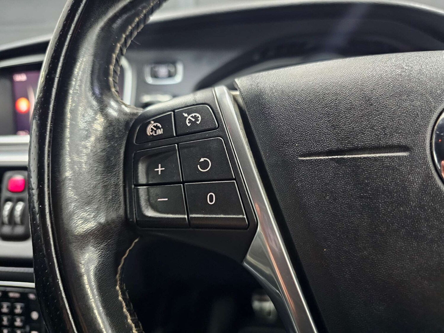 Used Volvo V40 2017 for sale - 77417621: Photo 56