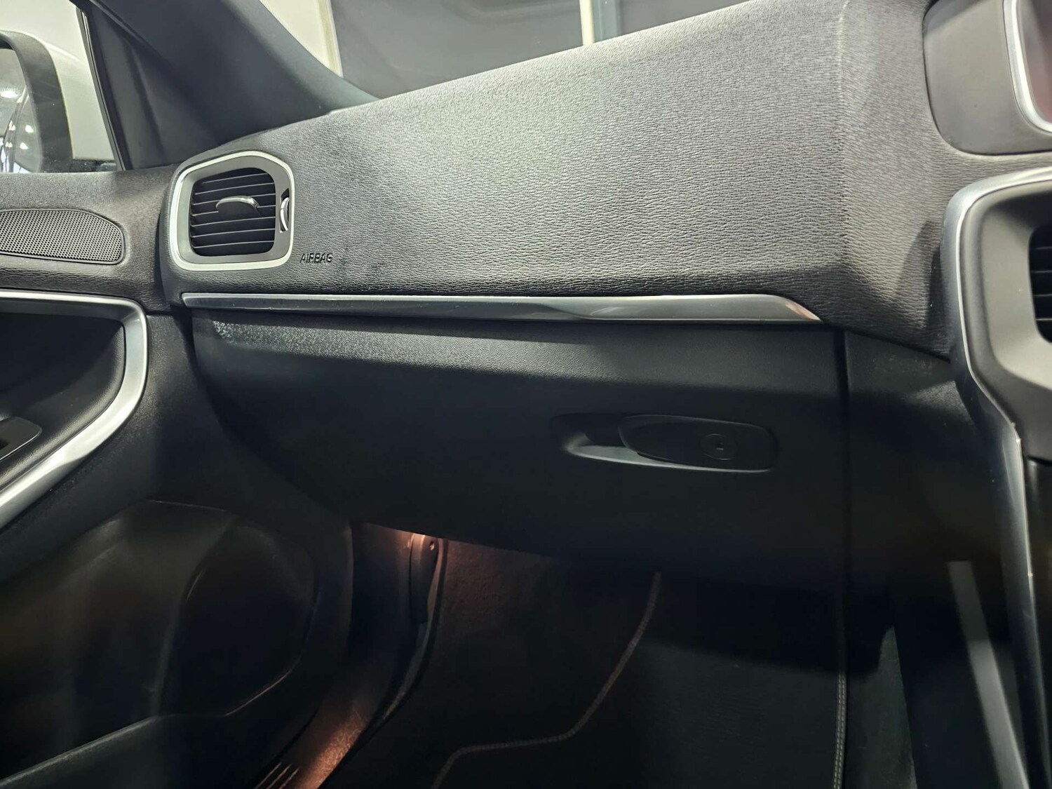 Used Volvo V40 2017 for sale - 77417621: Photo 64