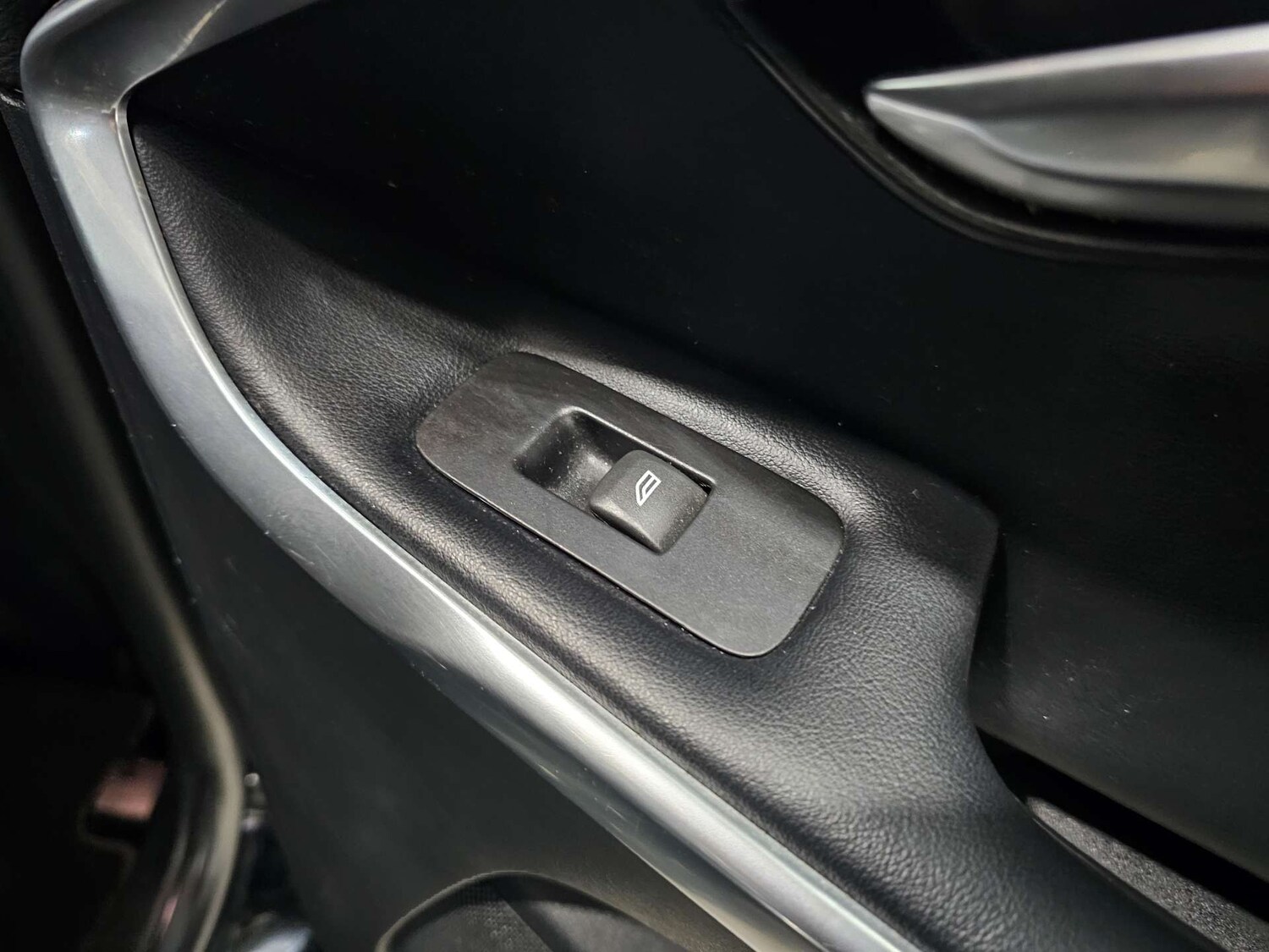 Used Volvo V40 2017 for sale - 77417621: Photo 67