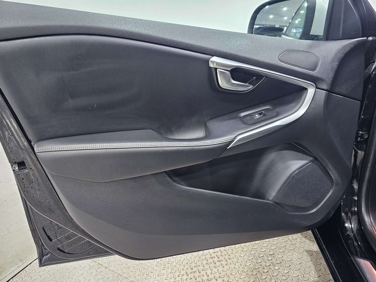 Used Volvo V40 2017 for sale - 77417621: Photo 77