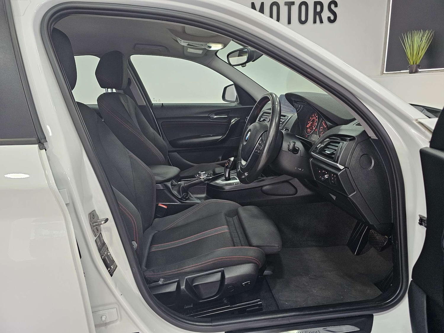 Used BMW 1 Series 2015 for sale - 76972404: Photo 2