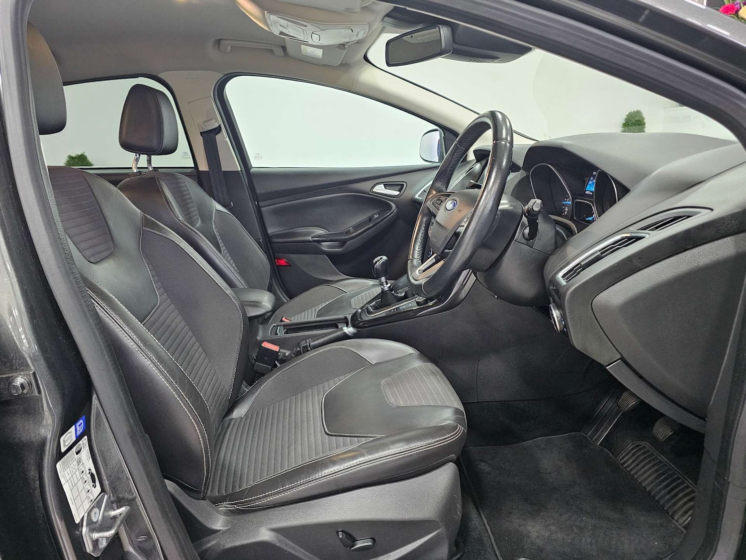 Used Ford Focus 2017 for sale - 76972325: Photo 3