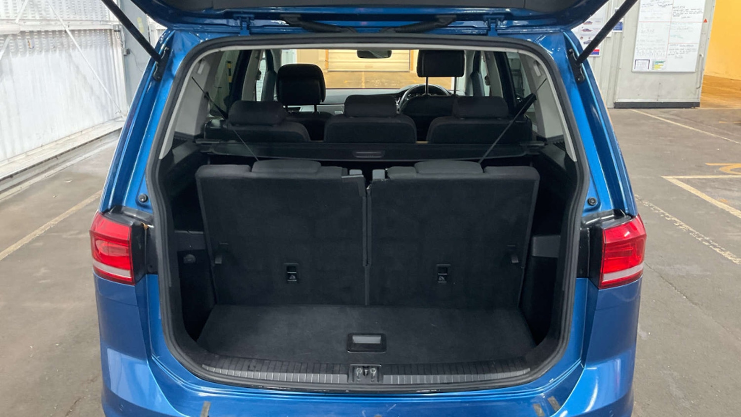 Used Volkswagen Touran 2016 for sale - 77073386: Photo 7