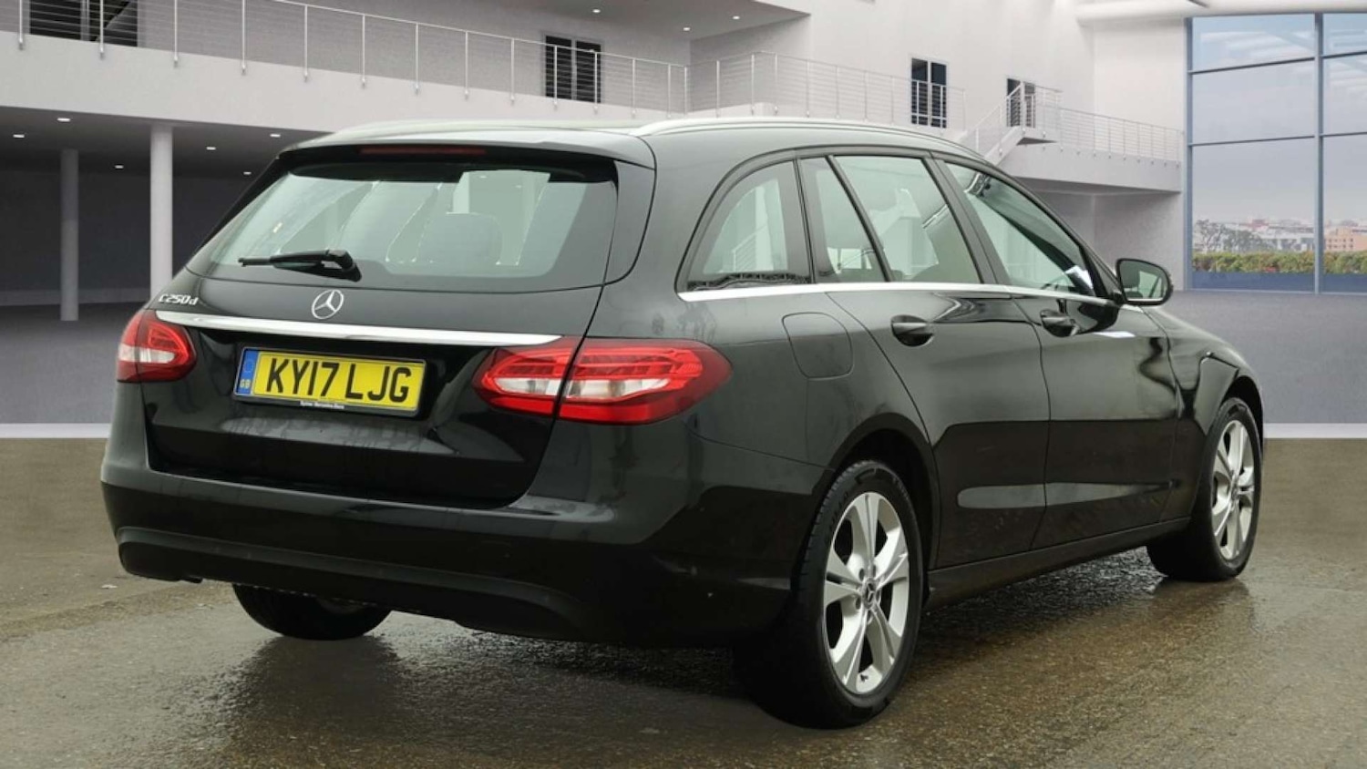 Used Mercedes-Benz C Class 2017 for sale - 77227780: Photo 5