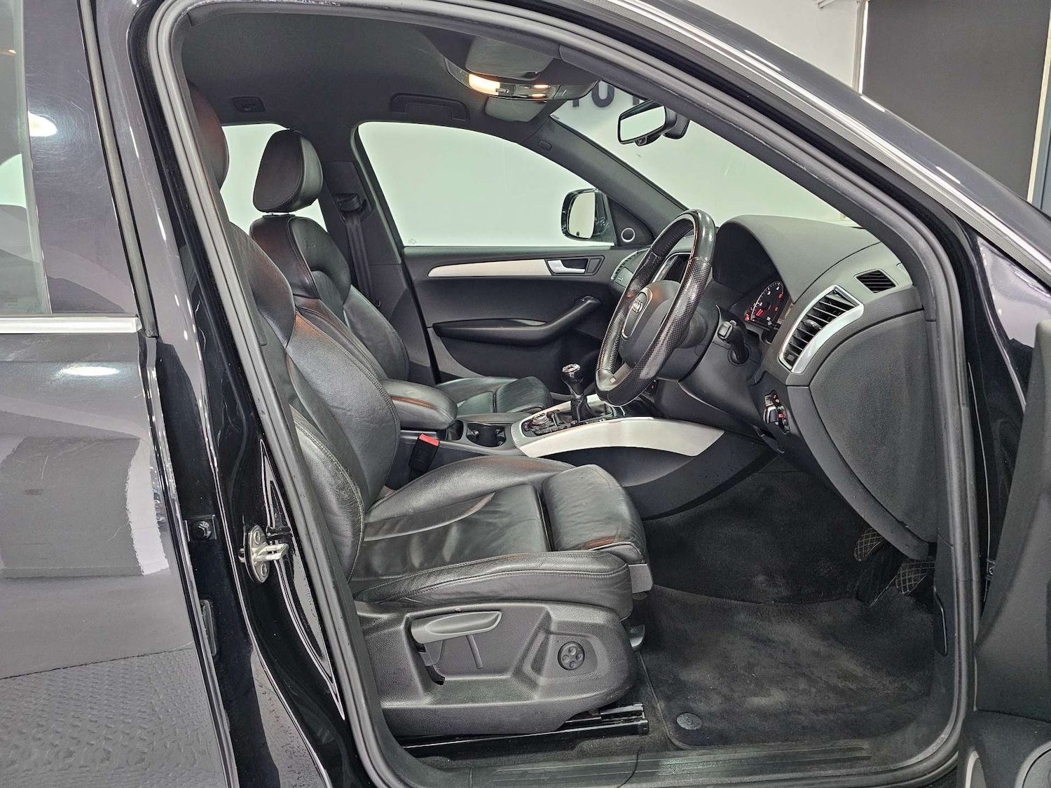 Used Audi Q5 2011 for sale - 78080741: Photo 2