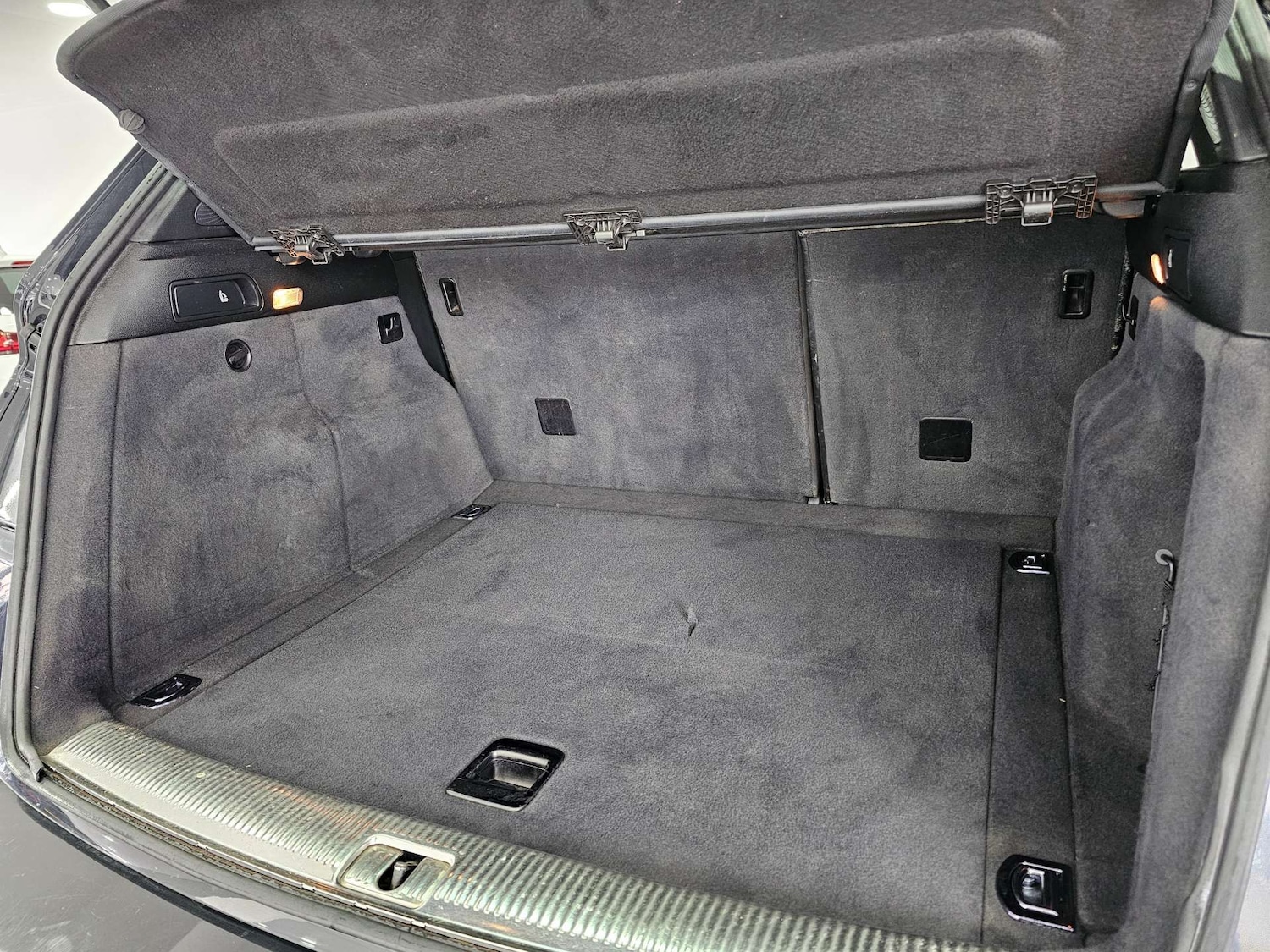 Used Audi Q5 2011 for sale - 78080741: Photo 47