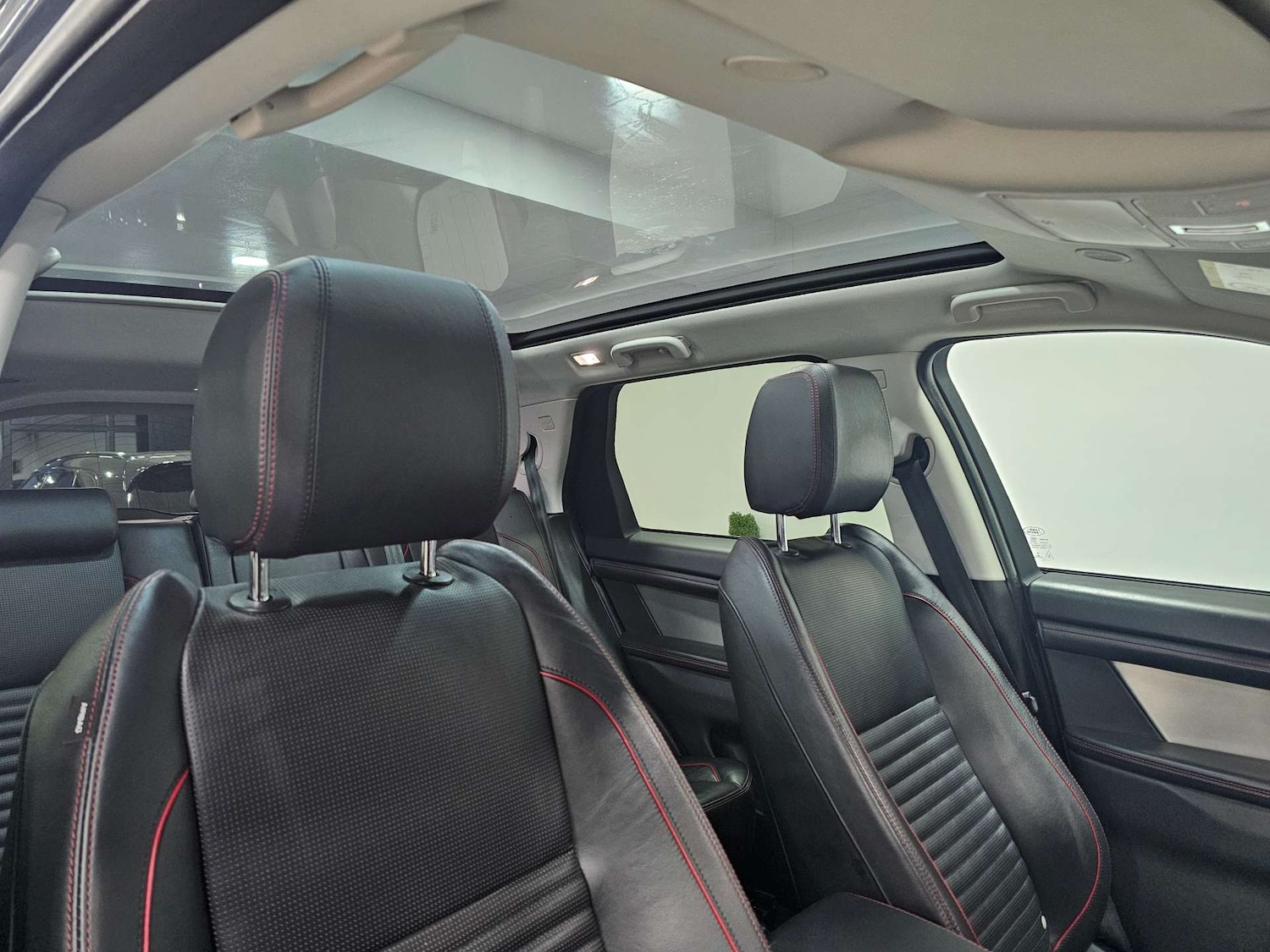 Used Land Rover Discovery Sport 2021 for sale - 76972387: Photo 3