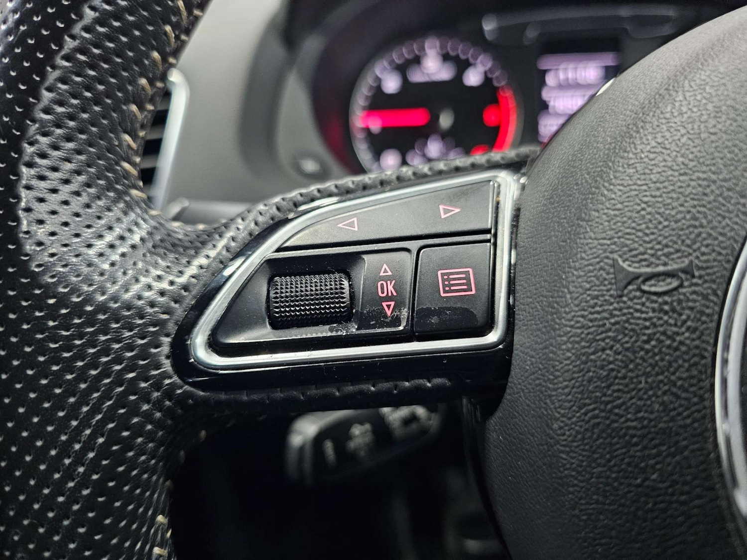 Used Audi Q3 2016 for sale - 76972394: Photo 64