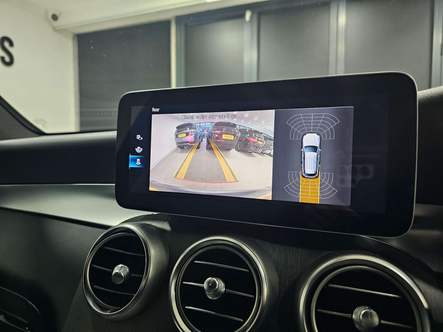 Used Mercedes-Benz GLC 2020 for sale - 76972319: Photo 2