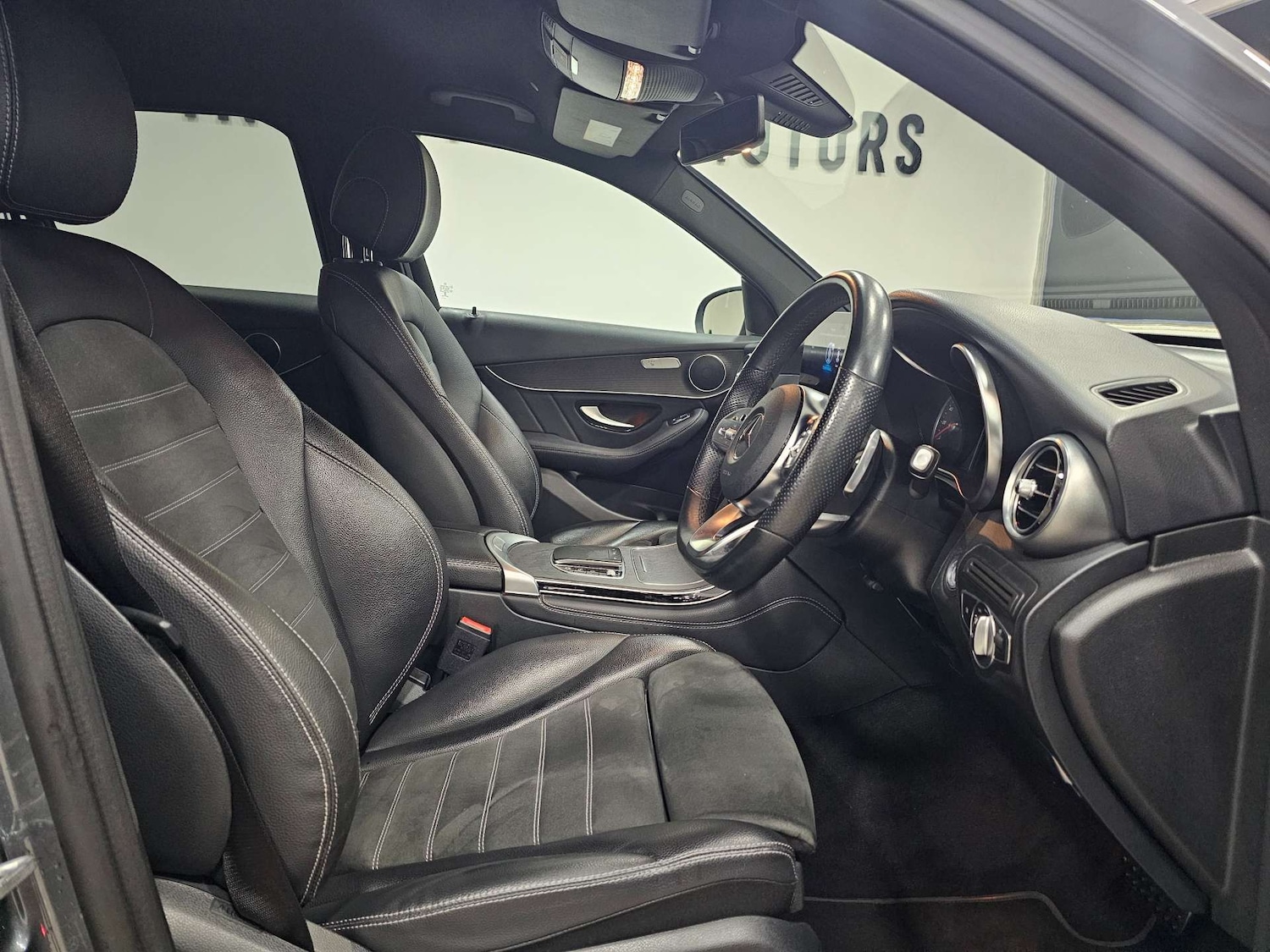 Used Mercedes-Benz GLC 2020 for sale - 76972319: Photo 3