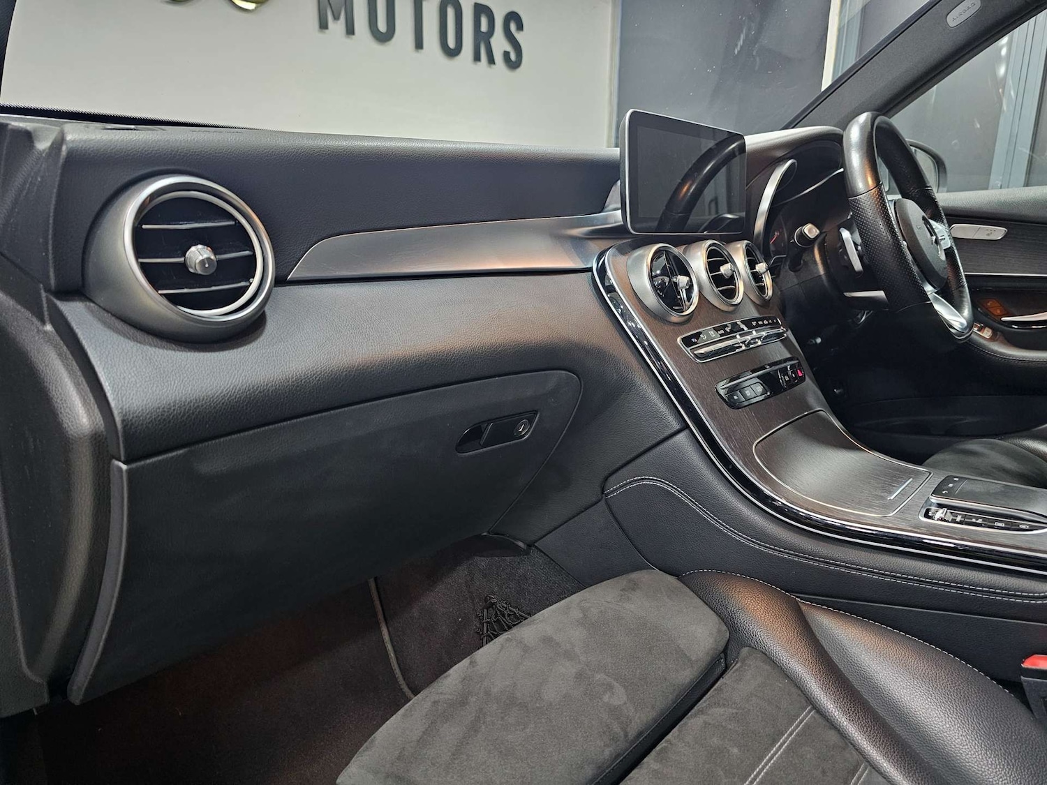 Used Mercedes-Benz GLC 2020 for sale - 76972319: Photo 92