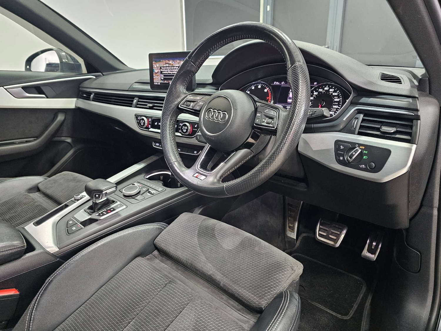 Used Audi A4 2019 for sale - 77762389: Photo 5