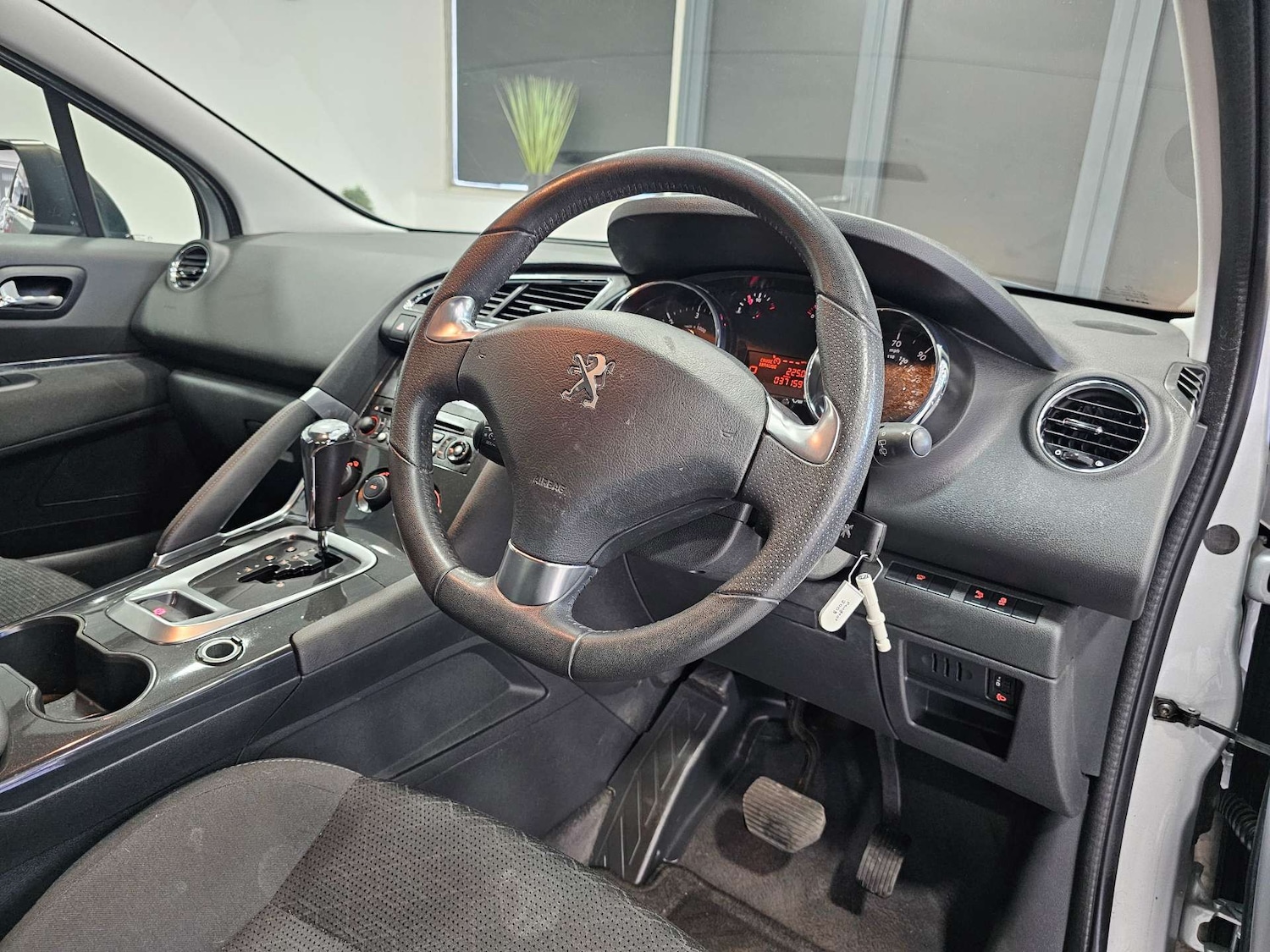 Used Peugeot 3008 2015 for sale - 77494128: Photo 3