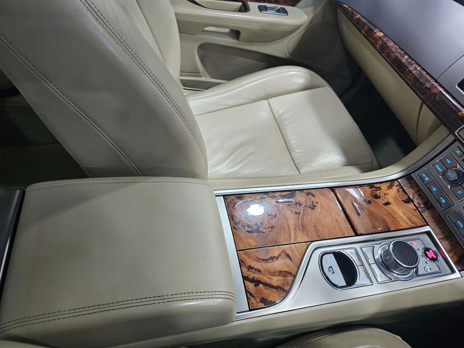 Used Jaguar XF 2010 for sale - 77025181: Photo 15