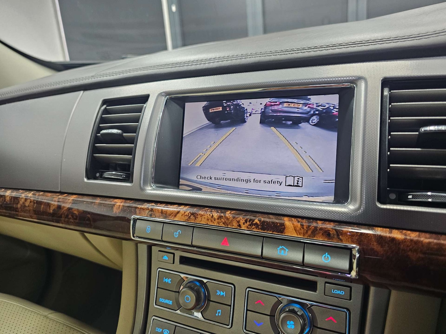 Used Jaguar XF 2010 for sale - 77025181: Photo 2