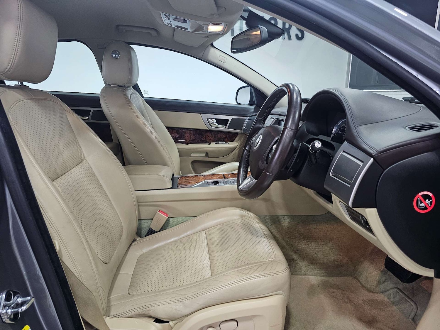 Used Jaguar XF 2010 for sale - 77025181: Photo 3