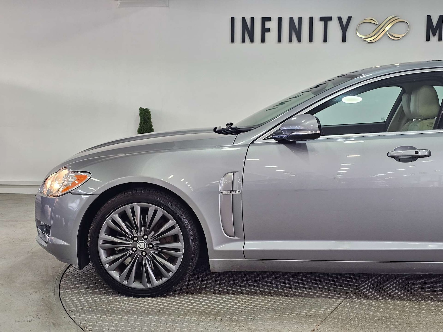 Used Jaguar XF 2010 for sale - 77025181: Photo 33