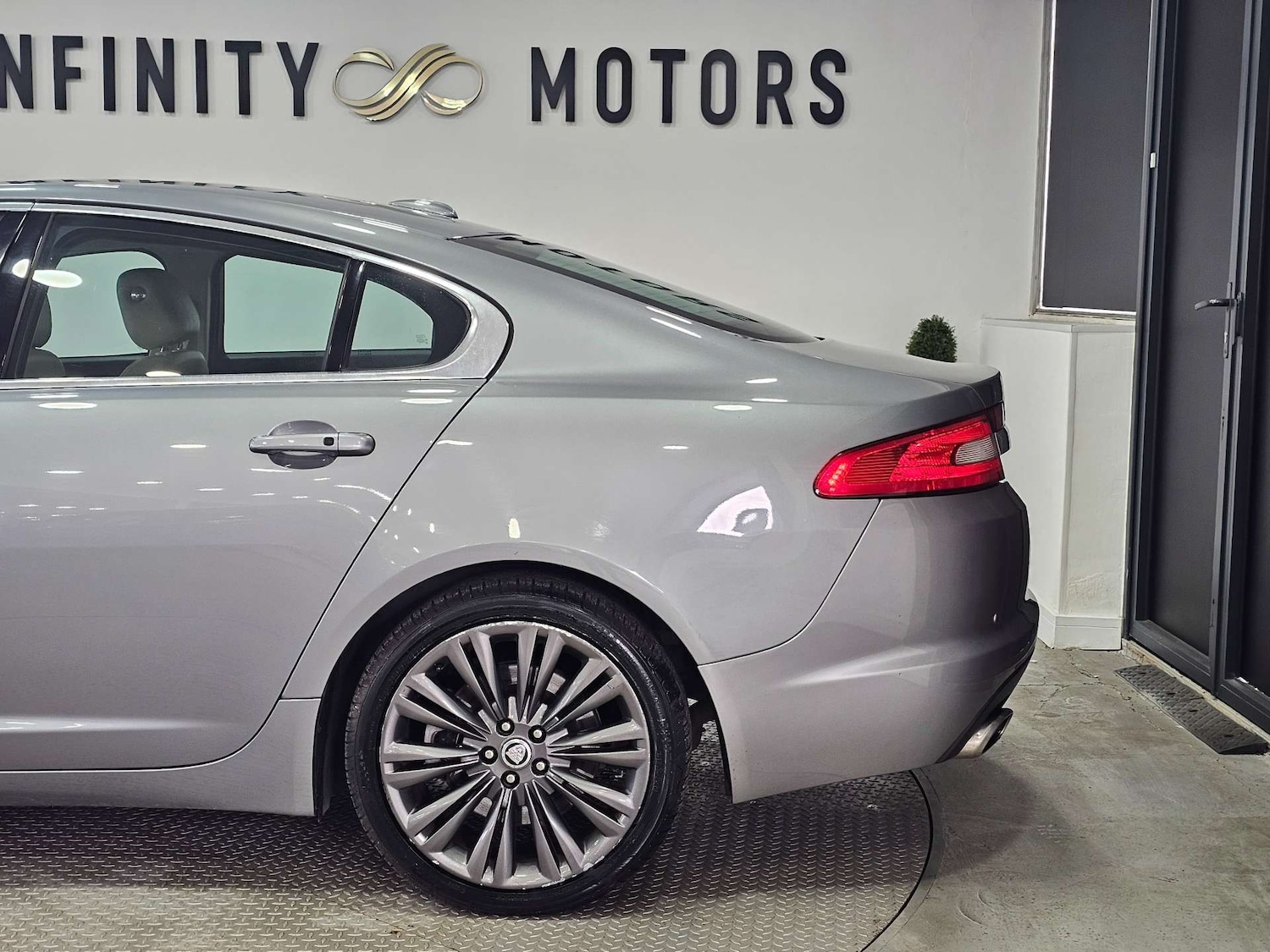 Used Jaguar XF 2010 for sale - 77025181: Photo 34