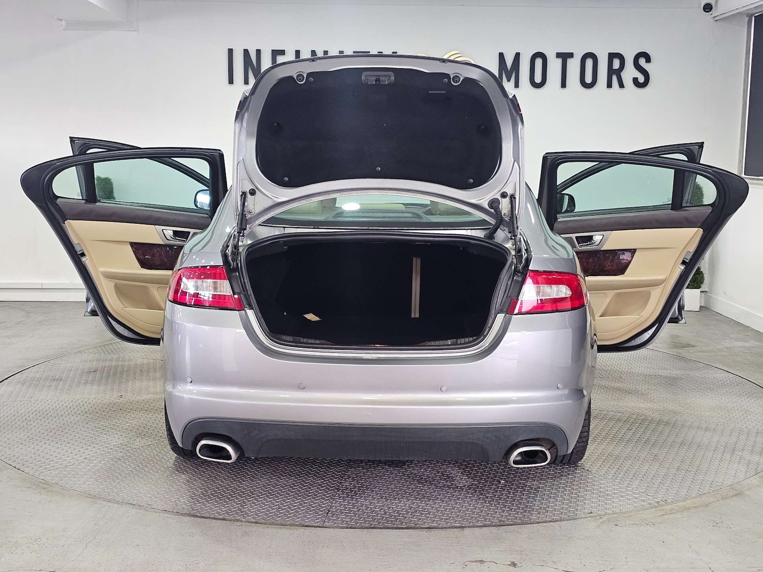 Used Jaguar XF 2010 for sale - 77025181: Photo 42