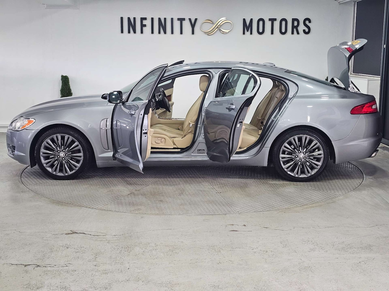 Used Jaguar XF 2010 for sale - 77025181: Photo 44