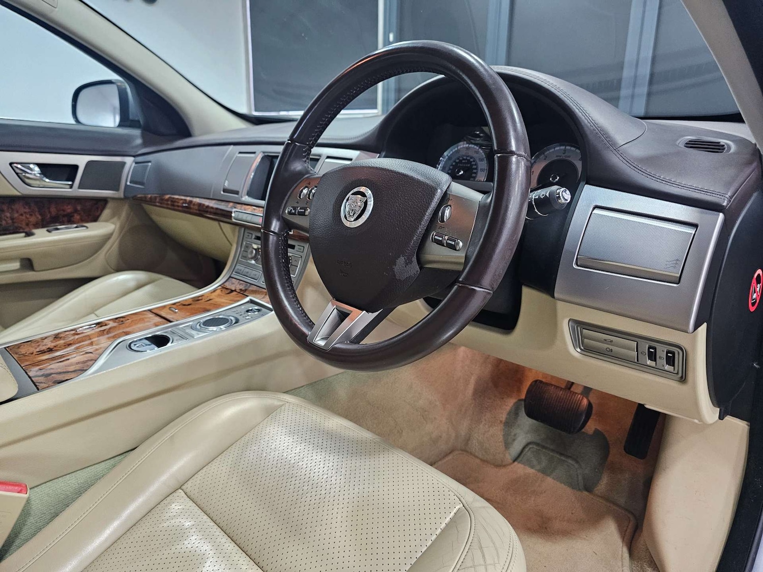 Used Jaguar XF 2010 for sale - 77025181: Photo 7