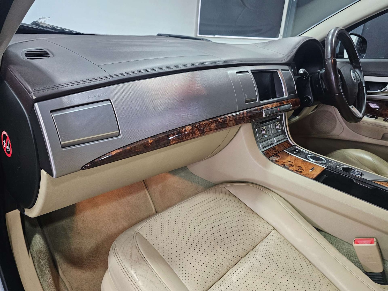 Used Jaguar XF 2010 for sale - 77025181: Photo 85