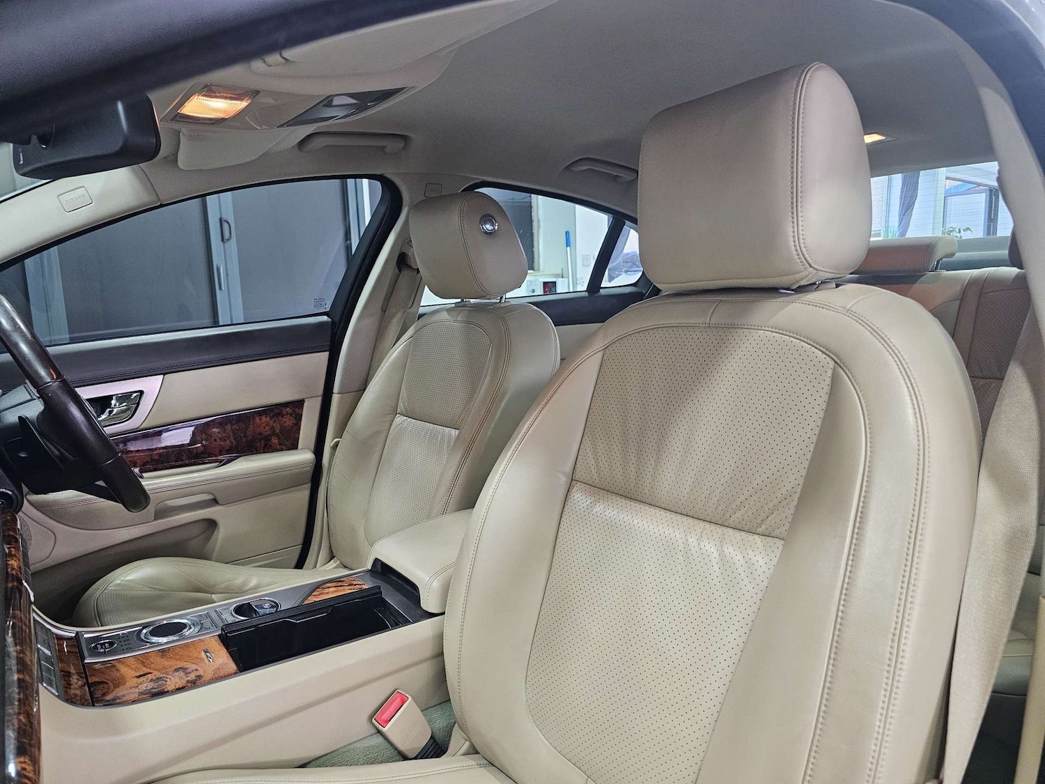 Used Jaguar XF 2010 for sale - 77025181: Photo 87