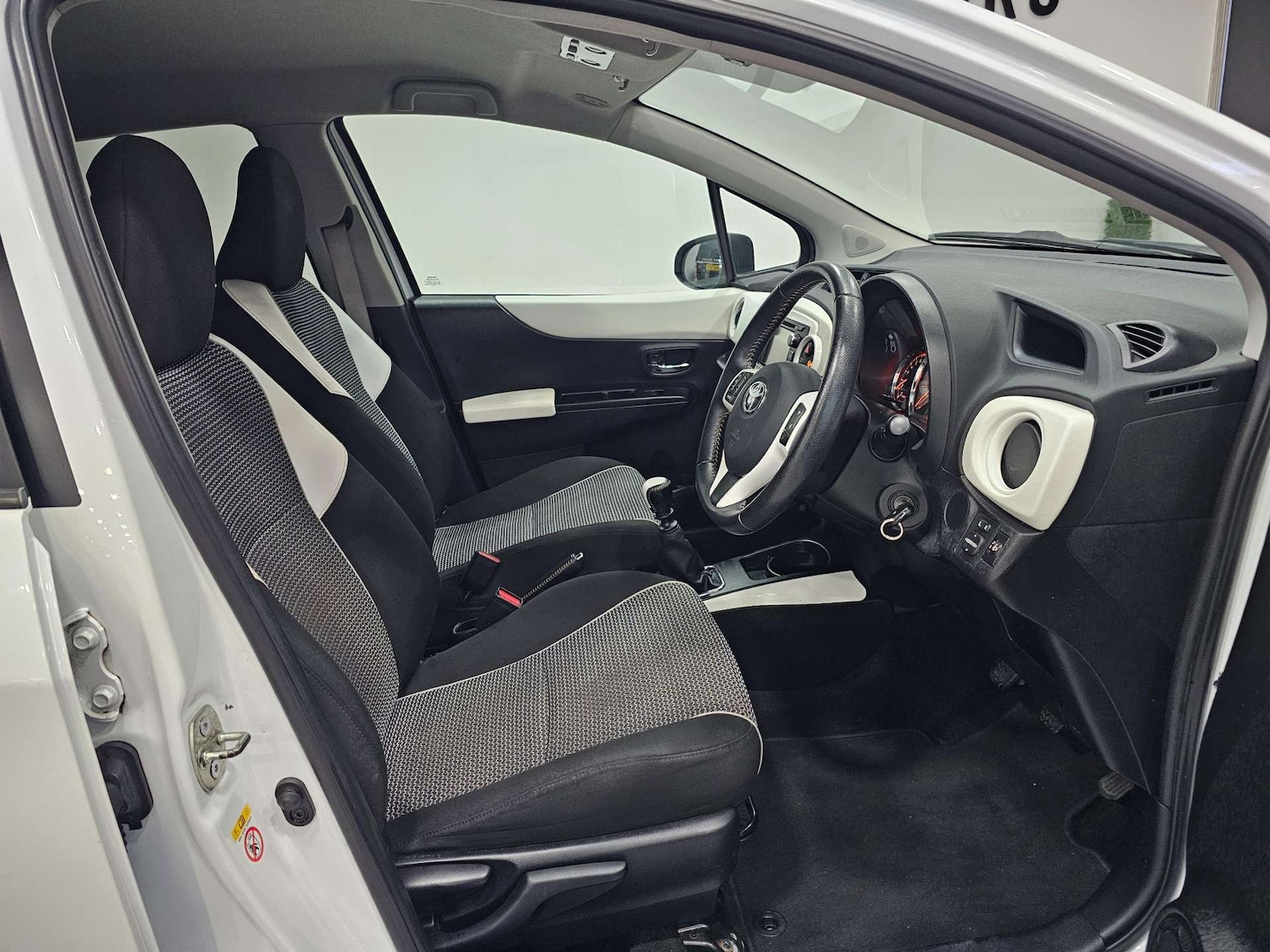 Used Toyota Yaris 2013 for sale - 76972400: Photo 3