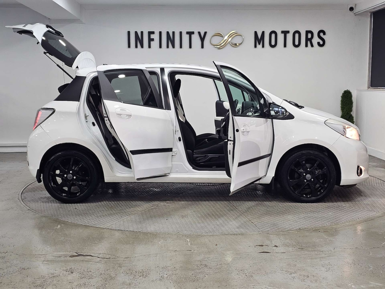 Used Toyota Yaris 2013 for sale - 76972400: Photo 37