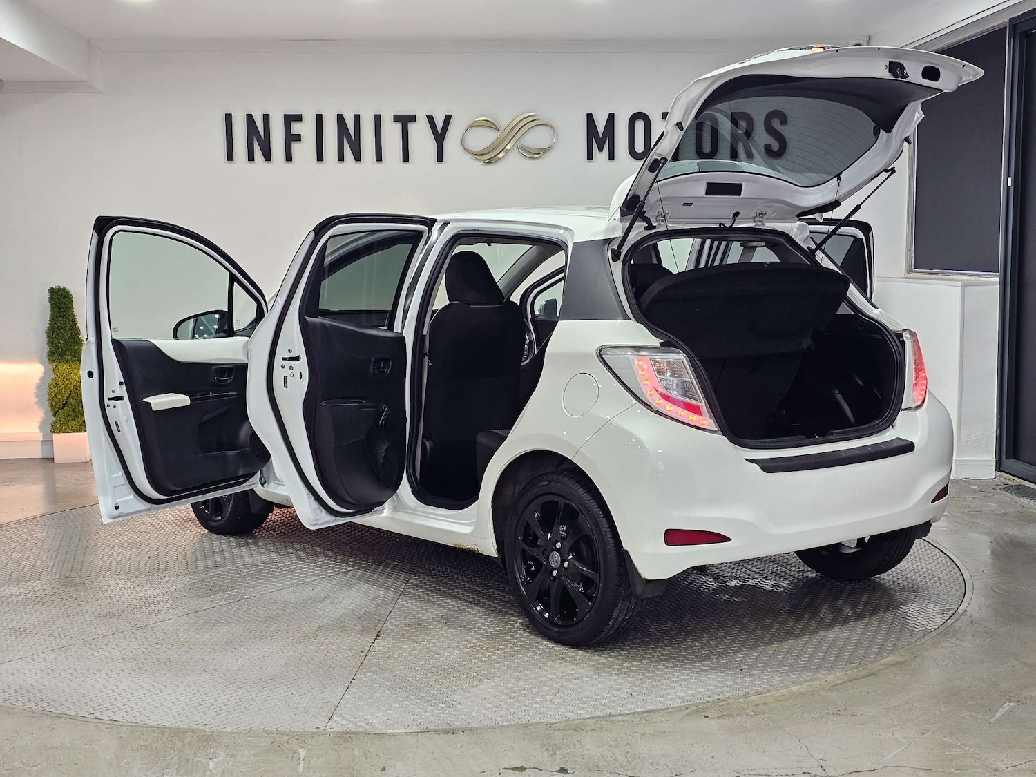 Used Toyota Yaris 2013 for sale - 76972400: Photo 42