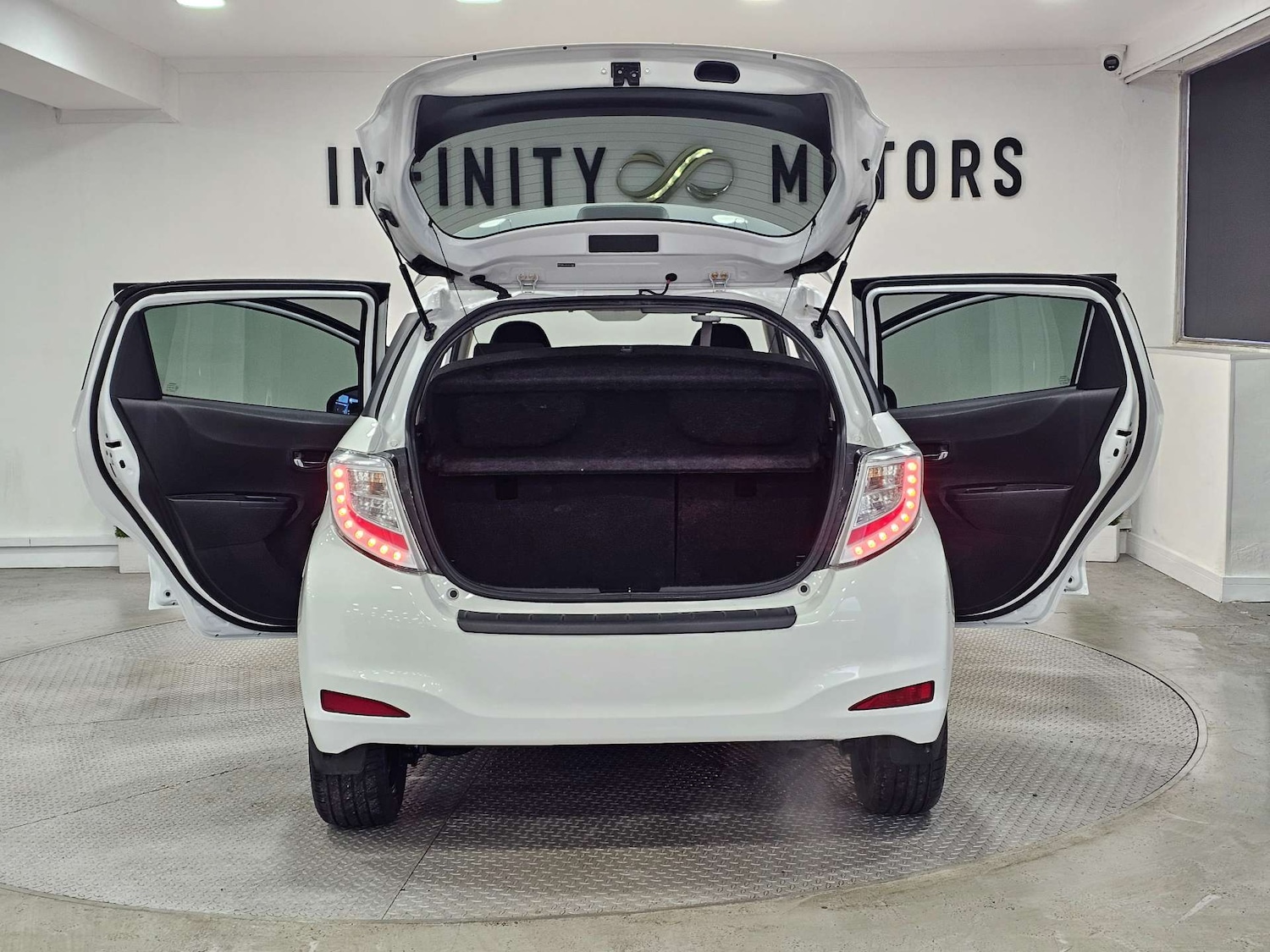 Used Toyota Yaris 2013 for sale - 76972400: Photo 43