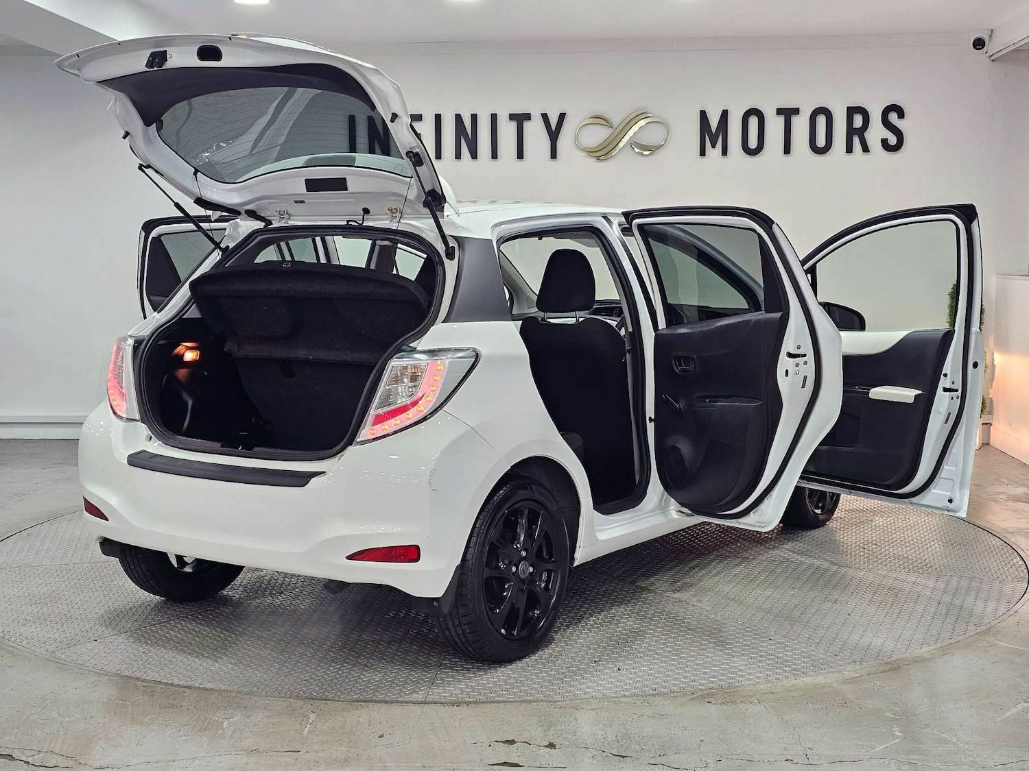 Used Toyota Yaris 2013 for sale - 76972400: Photo 44