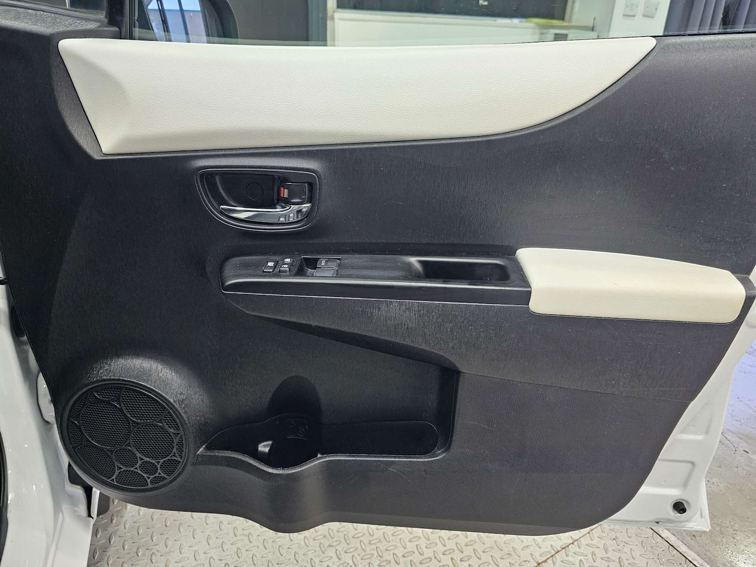 Used Toyota Yaris 2013 for sale - 76972400: Photo 48